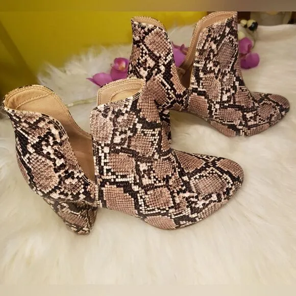Lane Bryant Women's Tan Snake Animal Print Wide Feet Friendly Ankle Boots 11 NWT