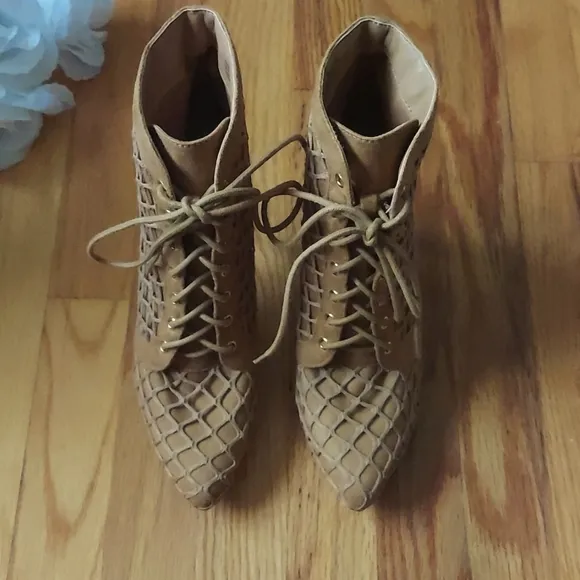 Lemon Drop Volendam Faux Suede Fishnet Booties 7.5