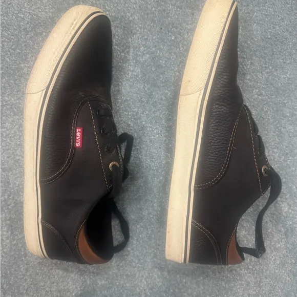 Levi slip on Ethan Perf canvas shoes EUC size 10.5