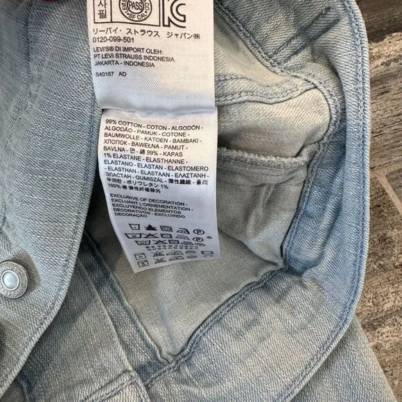 Levi Trucker Jacket Size S Faded light Denim Cute Patches Cropped Urban Style S