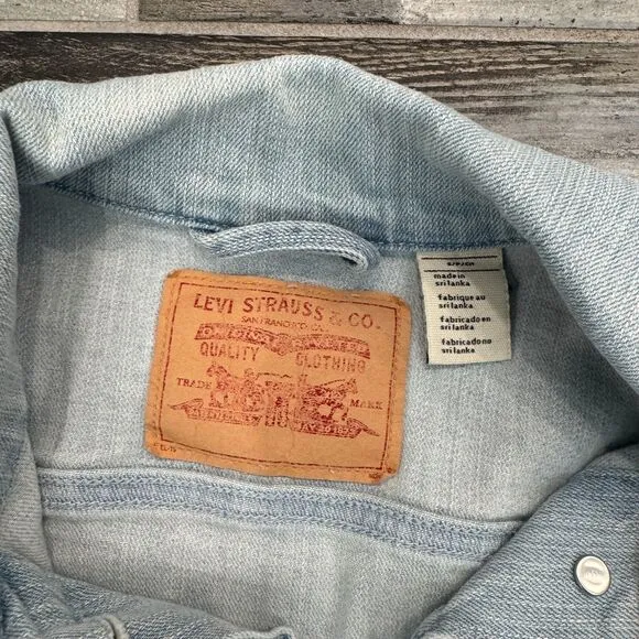 Levi Trucker Jacket Size S Faded light Denim Cute Patches Cropped Urban Style S