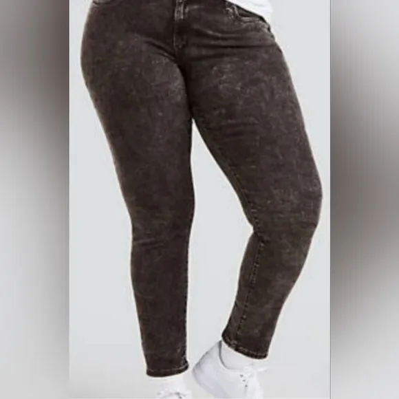Levi's 711 Size 20W Petite Black Acid Wash Mid-Rise Skinny Jeans Grunge Goth