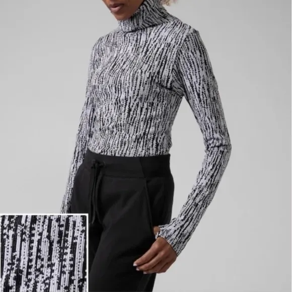 Like New: ATHLETA Flurry Peak Long Sleeve Top Turtleneck Base Layer Black Large