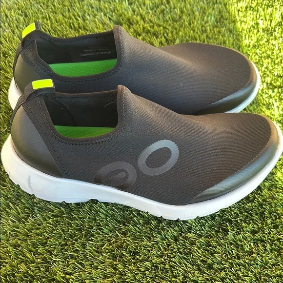 *like new* OOFOS sport low woman’s shoe size 9
