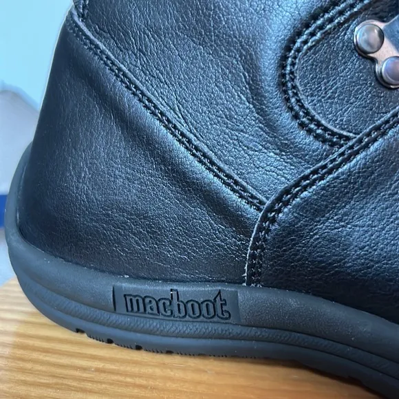 Like New! Wills Vegan Leather Black Walking Boots Size 38 / W 7 / M 5.5 Macboot