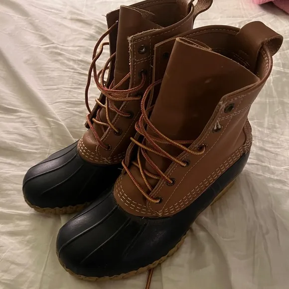 L.L. Bean woman’s bean boots 🥾 size 9