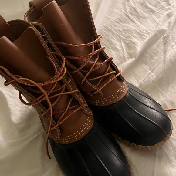 L.L. Bean woman’s bean boots 🥾 size 9