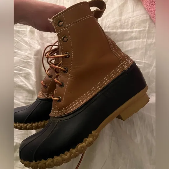 L.L. Bean woman’s bean boots 🥾 size 9