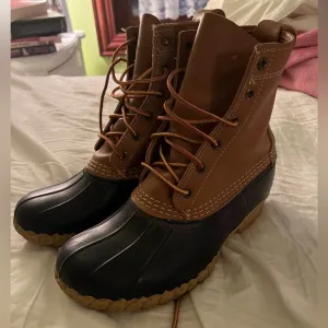 L.L. Bean woman’s bean boots 🥾 size 9