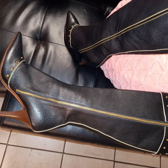 Louis Vuitton Black Heeled Boots size 39