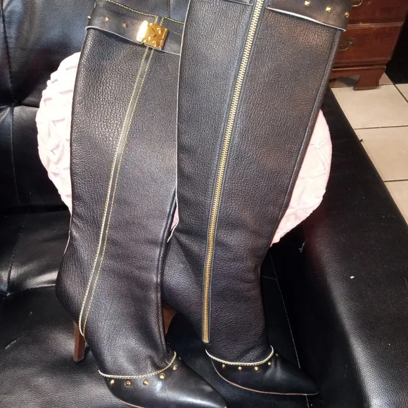 Louis Vuitton Black Heeled Boots size 39