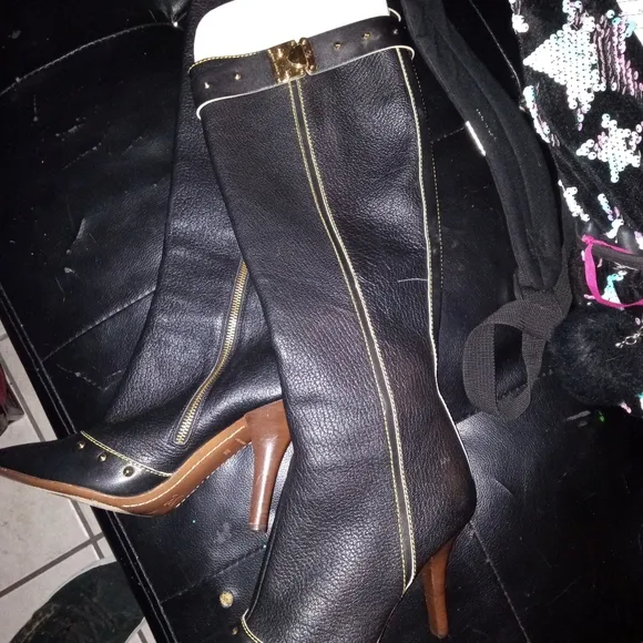 Louis Vuitton Black Heeled Boots size 39