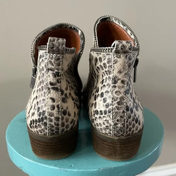 Lucky Brand Bartalino White Faux Snakeskin Zip Ankle Boots Women’s 38.5 / 8.5