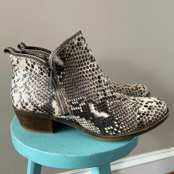Lucky Brand Bartalino White Faux Snakeskin Zip Ankle Boots Women’s 38.5 / 8.5