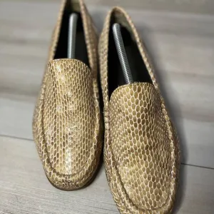 Luftpolster  Classic Loafers Slip on white snakeskin print  shiny Sz 9