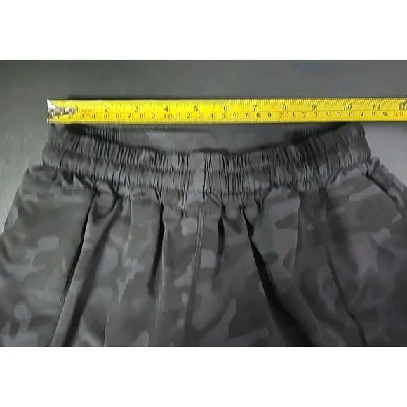 LULULEMON Hotty Hot Short  Incognito Camo Grey Black Size 4 Gym Summer Fit