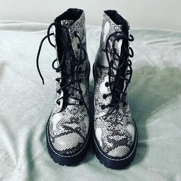 Madden girl Archiee fashion boots natural multi size 8.5