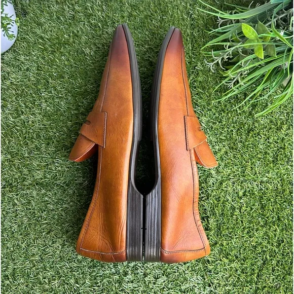Magnanni men Vince Leather Penny Loafer color :cuero size 11 gently used