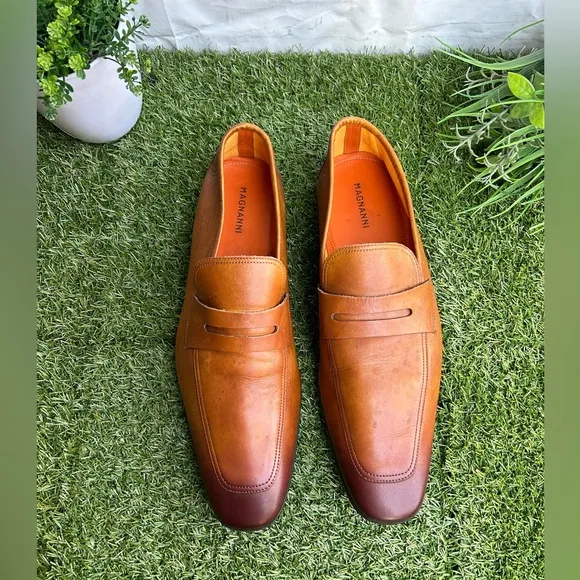 Magnanni men Vince Leather Penny Loafer color :cuero size 11 gently used