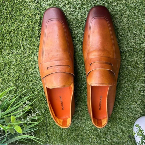 Magnanni men Vince Leather Penny Loafer color :cuero size 11 gently used
