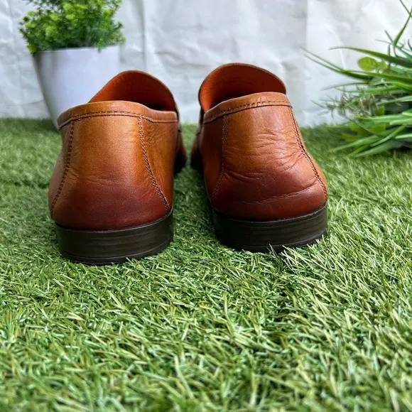 Magnanni men Vince Leather Penny Loafer color :cuero size 11 gently used