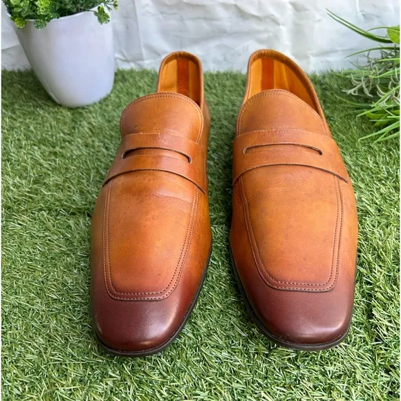 Magnanni men Vince Leather Penny Loafer color :cuero size 11 gently used