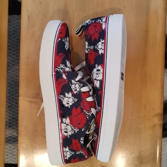 Mark Nason Hawaiian skull floral beach shoes red white and blue size 10.5