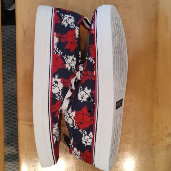 Mark Nason Hawaiian skull floral beach shoes red white and blue size 10.5
