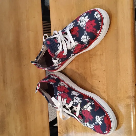 Mark Nason Hawaiian skull floral beach shoes red white and blue size 10.5