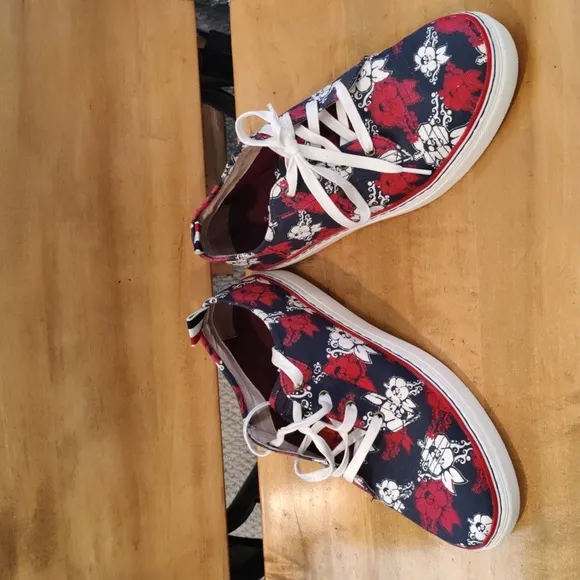 Mark Nason Hawaiian skull floral beach shoes red white and blue size 10.5