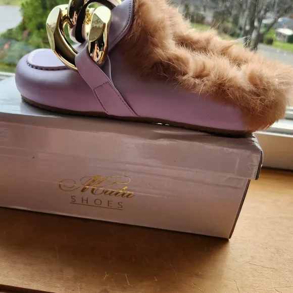 Mata shoes slip ons lavender faux fur lined 9 new in box