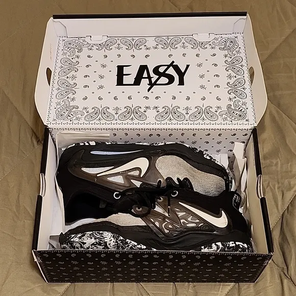 Men Black and White Sneakers