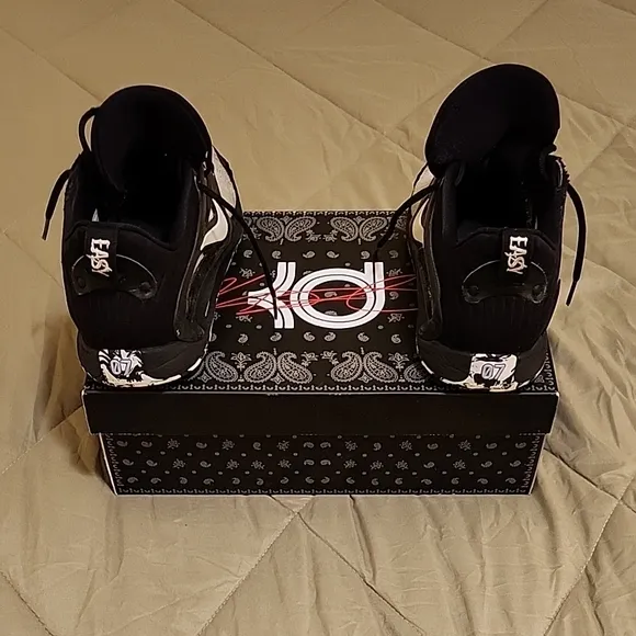 Men Black and White Sneakers