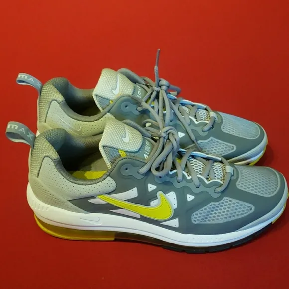 Mens size 10 Nike Air Max Genome athletic shoes