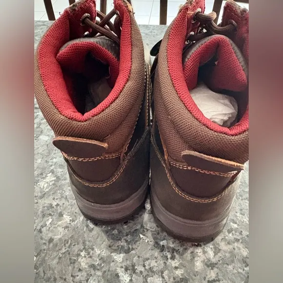 Men’s size 7.5 Joliet 6” waterproof boots. Wolverines steel toe.