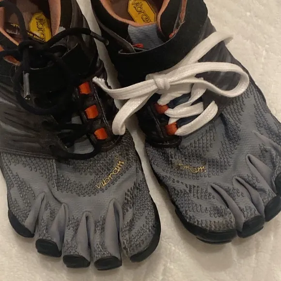 Men’s Vibram five fingers V train shoes