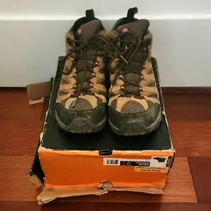 Merrell Brown Earth Moab Mid Waterproof hiking boots. Men's size 10 Wide.