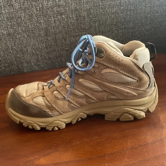 Merrell GoreTex Moab Hiking Boots Size 7.5