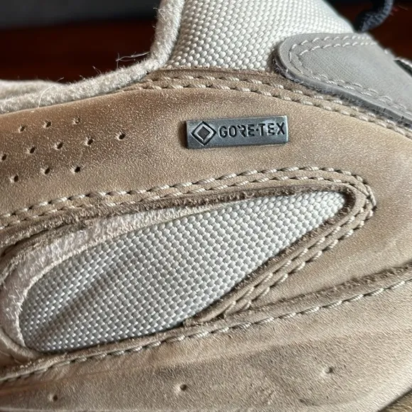 Merrell GoreTex Moab Hiking Boots Size 7.5