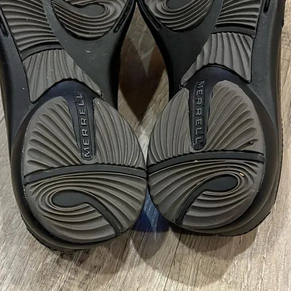 Merrell women’s black mules 6 like new