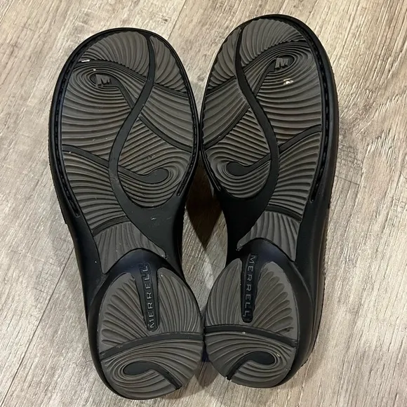 Merrell women’s black mules 6 like new