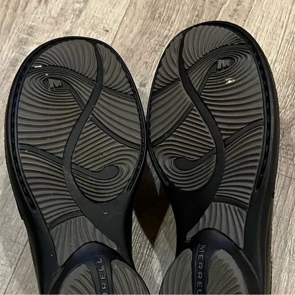 Merrell women’s black mules 6 like new
