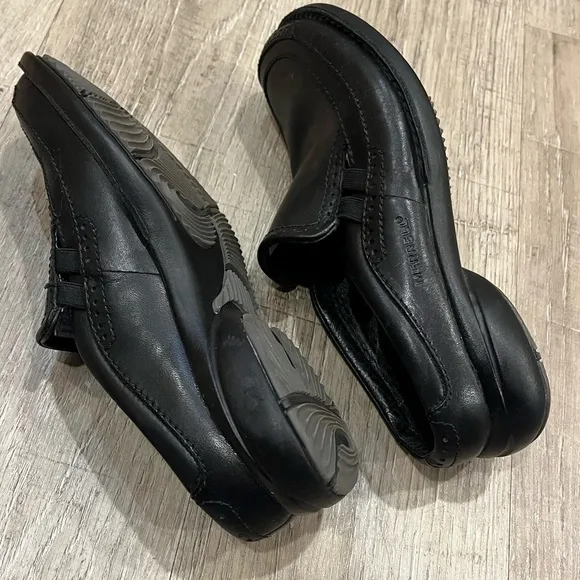 Merrell women’s black mules 6 like new