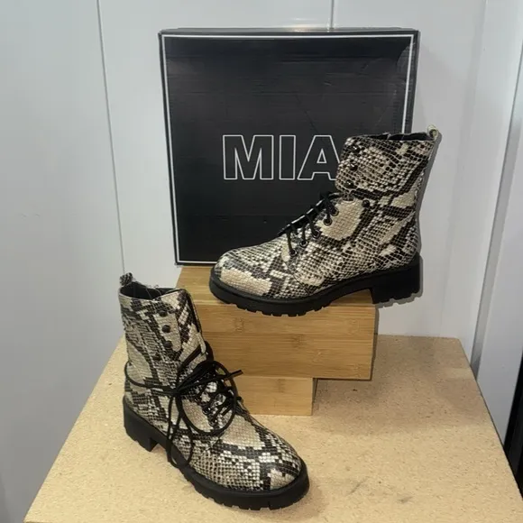 MIA Shoes Women’s Lexis-S Ankle Boots (TS7)