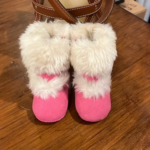 Michael Kors Baby Grace Fur boots crib booties shoes pink infant Girls Size 1