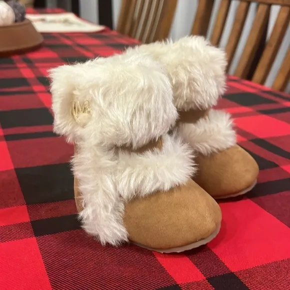Michael Kors Baby Grace Fur crib booties infant new tan shoes boots girls Size 1