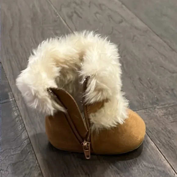 Michael Kors Baby Grace Fur crib booties infant new tan shoes boots girls Size 1