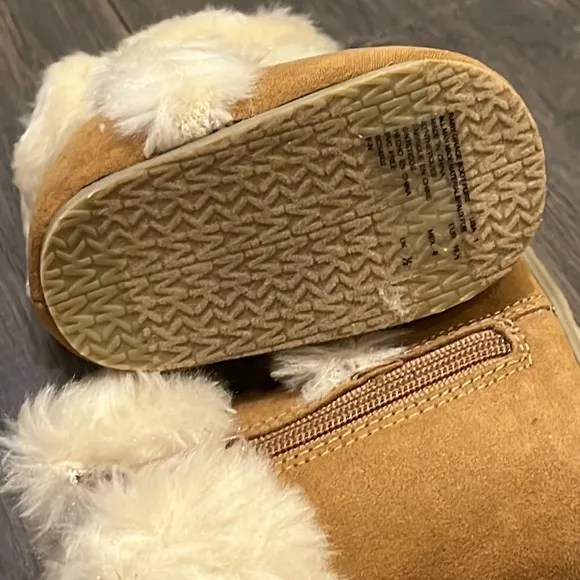 Michael Kors Baby Grace Fur crib booties infant new tan shoes boots girls Size 1