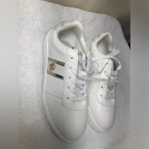 Michael Kors  Faux Leather MK Logo Print White Sneakers Shoes Youth size 4