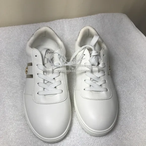 Michael Kors  Faux Leather MK Logo Print White Sneakers Shoes Youth size 4